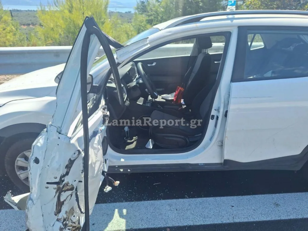 Είχε άγιο! Άνοιξε την πόρτα μετά από τροχαίο και τη διέλυσε διερχόμενο φορτηγό ΦΩΤΟ