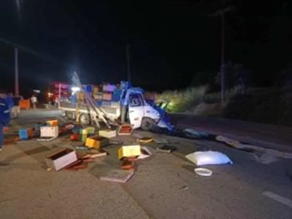 Αχαΐα: Ενας νεκρός σε τροχαίο, φορτηγάκι συγκρούστηκε με νταλίκα ΦΩΤΟ