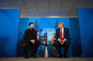 Ψάχνουν τόπο για να δουν μαζί τον Ζελένσκι οι δύο Πρόεδροι