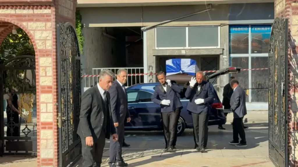 Αποχαιρετισμός στον Απόστολο Βεσυρόπουλο: Παρών ο Κυριάκος Μητσοτάκης - «Ψηλέ, θα μας λείψεις» ΦΩΤΟ-ΒΙΝΤΕΟ