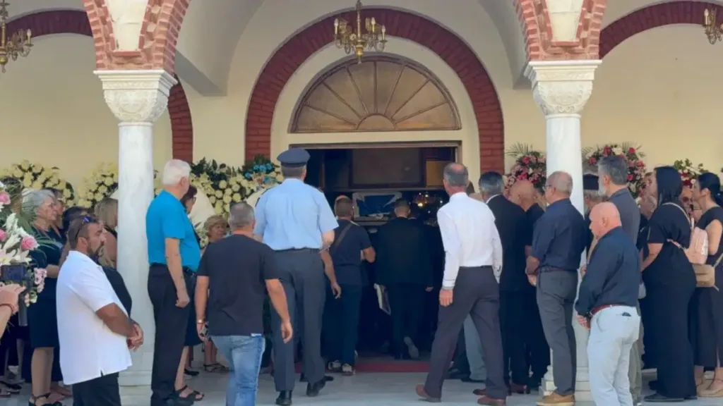 Αποχαιρετισμός στον Απόστολο Βεσυρόπουλο: Παρών ο Κυριάκος Μητσοτάκης - «Ψηλέ, θα μας λείψεις» ΦΩΤΟ-ΒΙΝΤΕΟ
