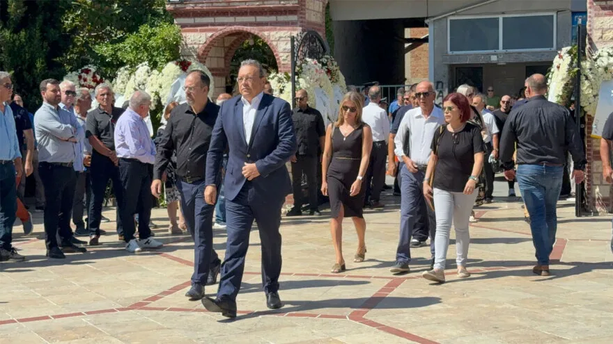Αποχαιρετισμός στον Απόστολο Βεσυρόπουλο: Παρών ο Κυριάκος Μητσοτάκης - «Ψηλέ, θα μας λείψεις» ΦΩΤΟ-ΒΙΝΤΕΟ