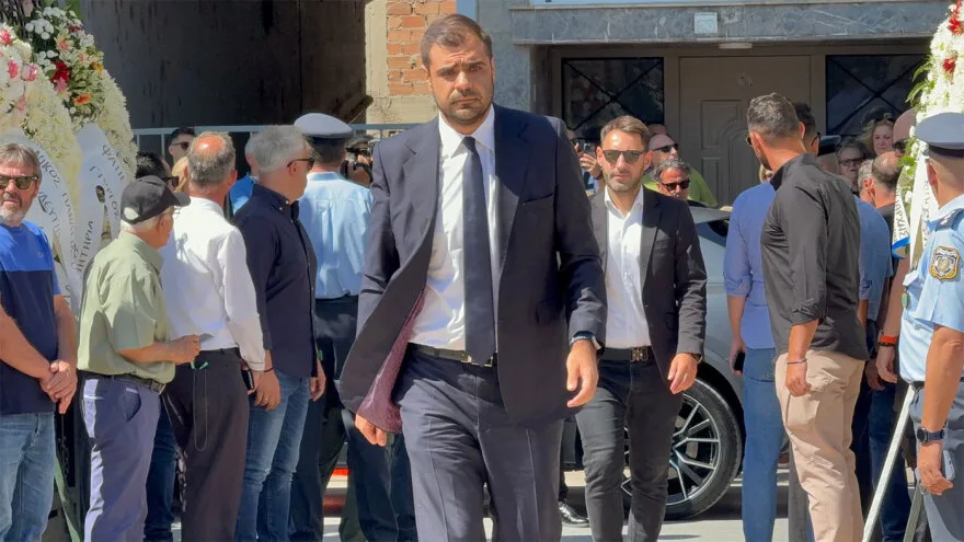 Αποχαιρετισμός στον Απόστολο Βεσυρόπουλο: Παρών ο Κυριάκος Μητσοτάκης - «Ψηλέ, θα μας λείψεις» ΦΩΤΟ-ΒΙΝΤΕΟ
