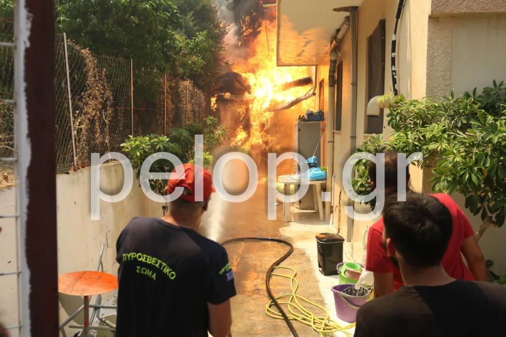 Φωτογραφίες που «καίνε»: Η Βούντενη και τα Μποζαΐτικα στις φλόγες ΦΩΤΟΡΕΠΟΡΤΑΖ