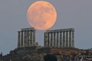 «Ματωμένο φεγγάρι»: Πότε θα γίνει η ολική έκλειψη σελήνης – Εντυπωσιακό φαινόμενο