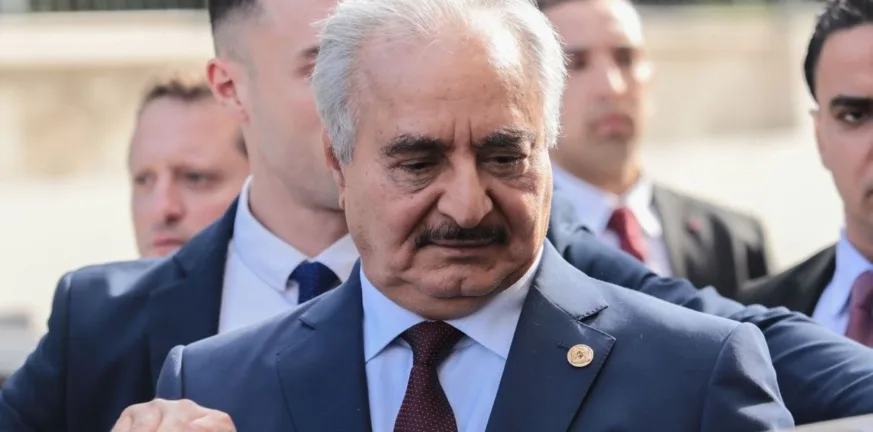 Bloomberg: Ο Χαφτάρ θα δώσει πράσινο φως για τουρκικές έρευνες μεταξύ Λιβύης και Κρήτης