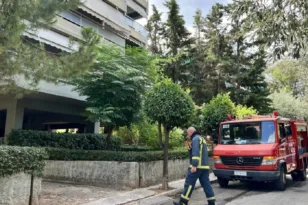 Συναγερμός στον Χολαργό: Άνδρας ταμπουρώθηκε με όπλο, πέταξε μολότοφ από το μπαλκόνι - Εκκενώνεται η πολυκατοικία