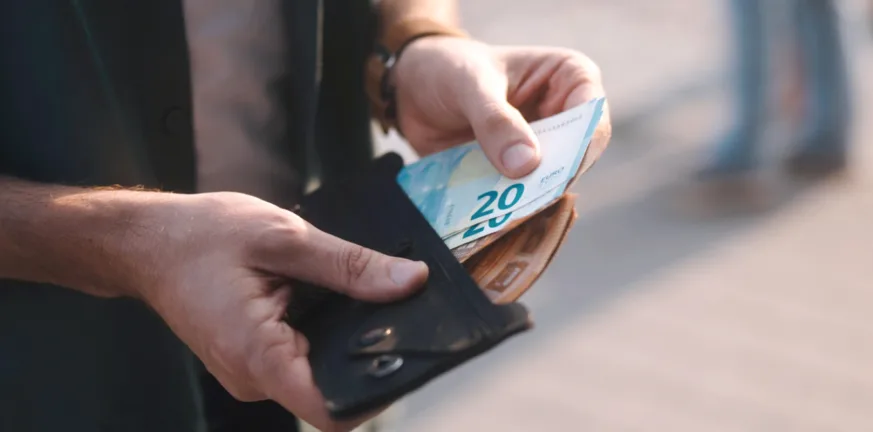 Επίδομα 100 ευρώ: Τη Δευτέρα 1η Σεπτεμβρίου η πληρωμή στους 80.000 δικαιούχους Επίδομα 100 ευρώ: Τη Δευτέρα 1η Σεπτεμβρίου η πληρωμή στους 80.000 δικαιούχους