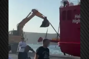 Αμοργός: Ακινητοποιημένο λόγω ατυχήματος το Hellenic Highspeed, με εκσκαφέα προσπαθούν να σηκώσουν τον καταπέλτη ΒΙΝΤΕΟ