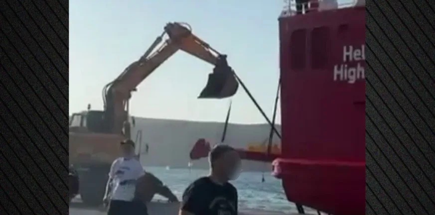 Αμοργός: Ακινητοποιημένο λόγω ατυχήματος το Hellenic Highspeed, με εκσκαφέα προσπαθούν να σηκώσουν τον καταπέλτη ΒΙΝΤΕΟ Αμοργός: Ακινητοποιημένο λόγω ατυχήματος το Hellenic Highspeed, με εκσκαφέα προσπαθούν να σηκώσουν τον καταπέλτη ΒΙΝΤΕΟ