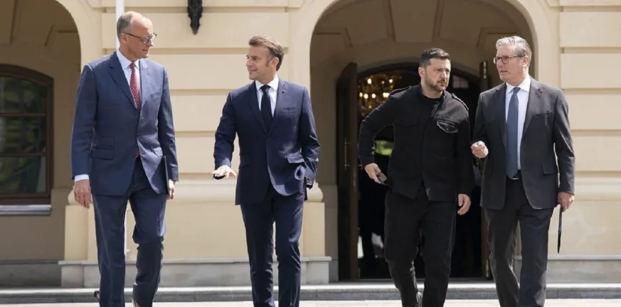 Sky News: Οι Ευρωπαίοι «καλοπιάνουν» τον απρόβλεπτο Τραμπ στη σημερινή κρίσιμη συνάντηση στον Λευκό Οίκο