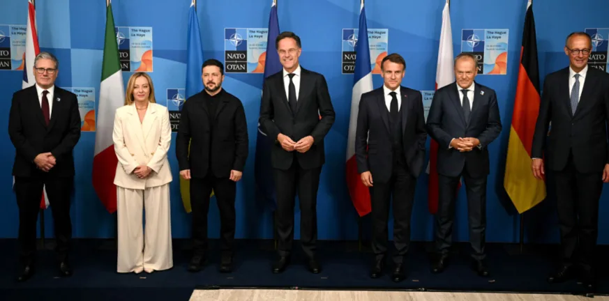 Τι φοβάται ο Ζελένσκι και παίρνει μαζί του στον Λευκό Οίκο τη «μισή Ευρώπη»;