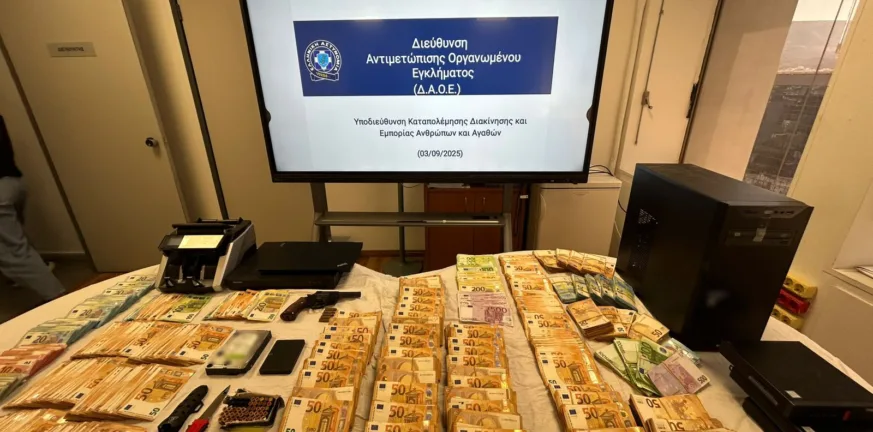 Νοθευμένα καύσιμα σε 30.000 ρεζερβουάρ: Το κύκλωμα με τα λογισμικά-φαντάσματα και τα 800.000€ που βρέθηκαν