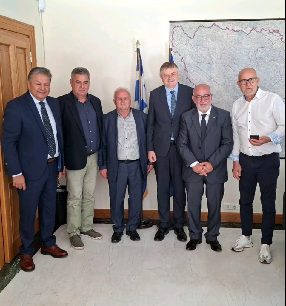 Οι αντιπεριφερειάρχες Π. Σακελλαρόπουλος και Τ. Αντωνόπουλος με τον Πρέσβη της Βοσνίας και Ερζεγοβίνης , Ντράγκαν Βούκοβιτς