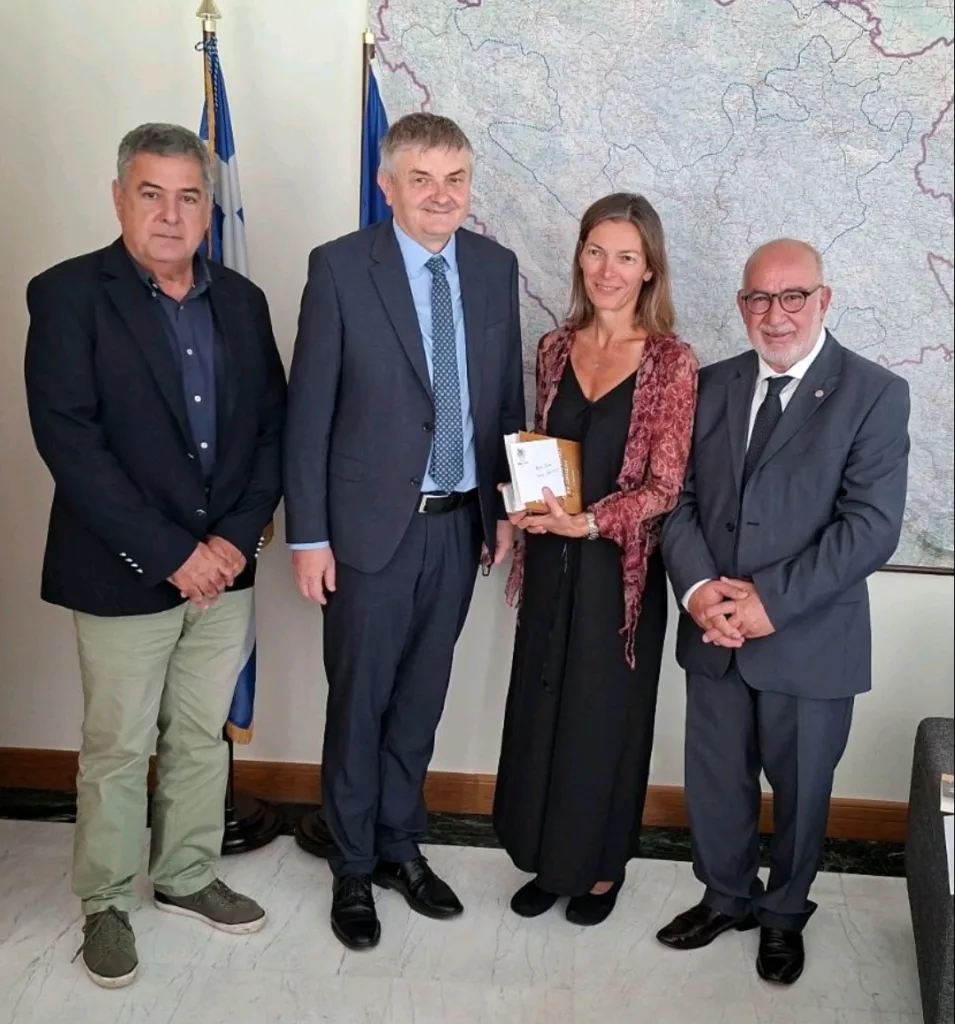 Οι αντιπεριφερειάρχες Π. Σακελλαρόπουλος και Τ. Αντωνόπουλος με τον Πρέσβη της Βοσνίας και Ερζεγοβίνης , Ντράγκαν Βούκοβιτς