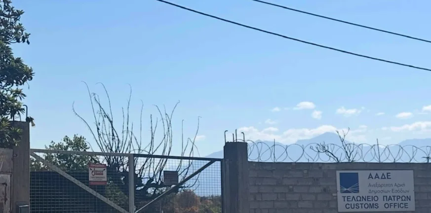 Δυτική Αχαΐα: Παρέμβαση Μαστοράκου για την απομάκρυνση των καμένων οχημάτων από τις εγκαταστάσεις του ΟΔΔΥ