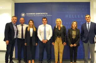 Συνάντηση εργασίας του Γενικού Γραμματέα της Αποκεντρωμένης Διοίκησης Δημήτρη Κατσαρού με τον Υπουργό Μετανάστευσης και Ασύλου