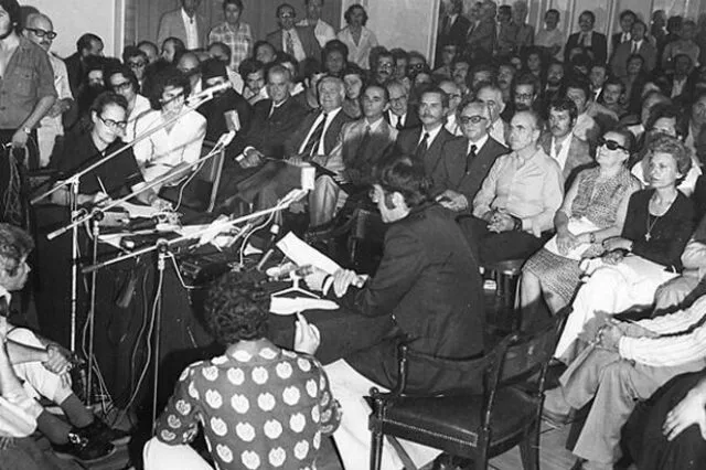 51 χρόνια ΠΑΣΟΚ: Από την ιδρυτική διακήρυξη στο σήμερα και το αύριο