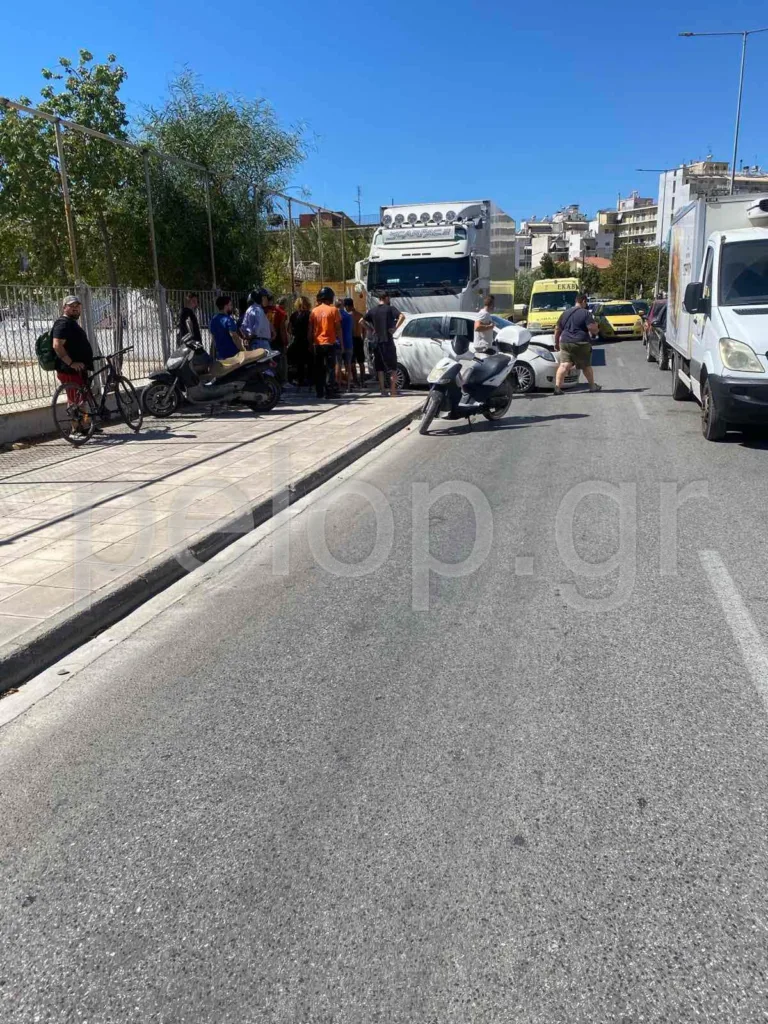 Τροχαίο ατύχημα στην Πάτρα: Σύγκρουση ΙΧ με φορτηγό στην Ελευθερίου Βενιζέλου - Ενας τραυματίας