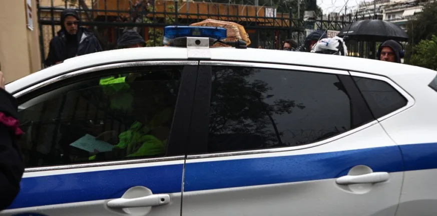 Βασίλης Μπισμπίκης: Έφθασε στον εισαγγελέα ο ηθοποιός για το τροχαίο στη Φιλοθέη