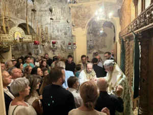 Θεία Λειτουργία στην ΙΜ Μεγάλου Σπηλαίου Καλαβρύτων με πολλές ιδιαιτερότητες