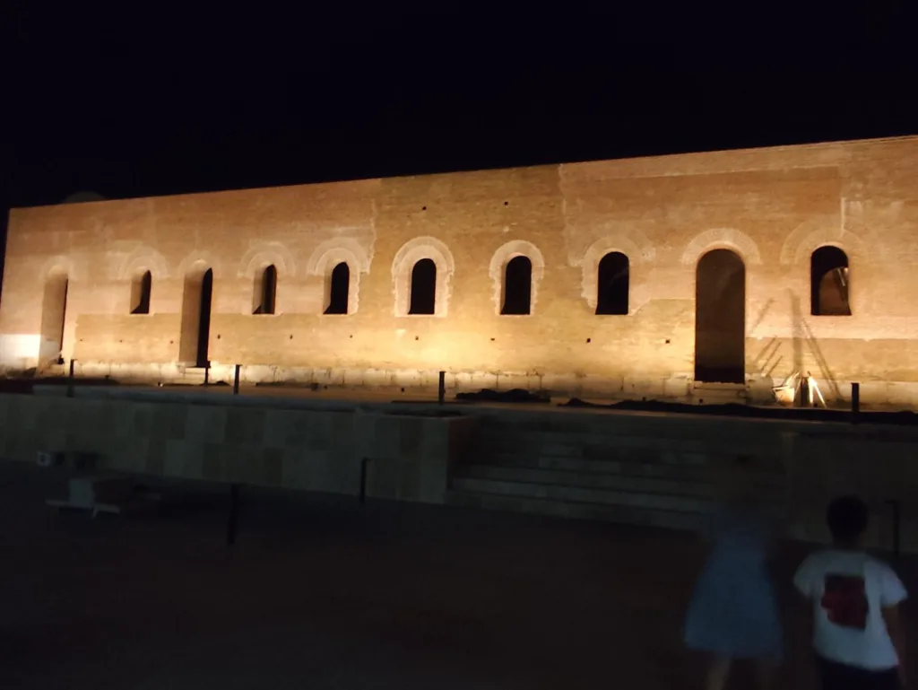 Το Ρωμαϊκό Ωδείο «έλαμψε» ξανά – Εντυπωσιακός ο νέος φωτισμός στο μνημείο της Πάτρας ΦΩΤΟ