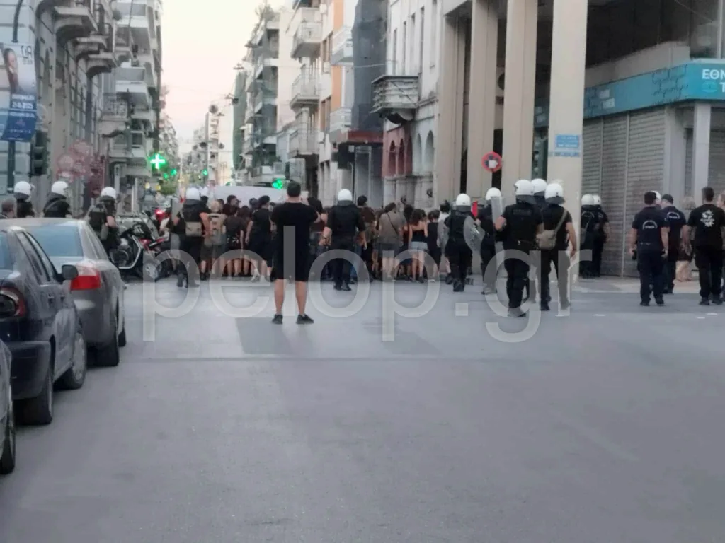 Πάτρα: Επεισόδια μικρής έντασης και δακρυγόνα στην πορεία μνήμης για τον Παύλο Φύσσα ΒΙΝΤΕΟ