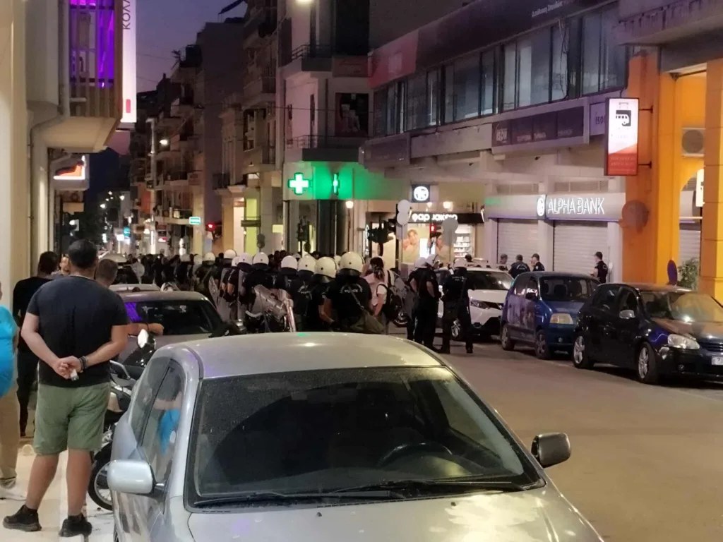 Πάτρα: Επεισόδια μικρής έντασης και δακρυγόνα στην πορεία μνήμης για τον Παύλο Φύσσα ΒΙΝΤΕΟ
