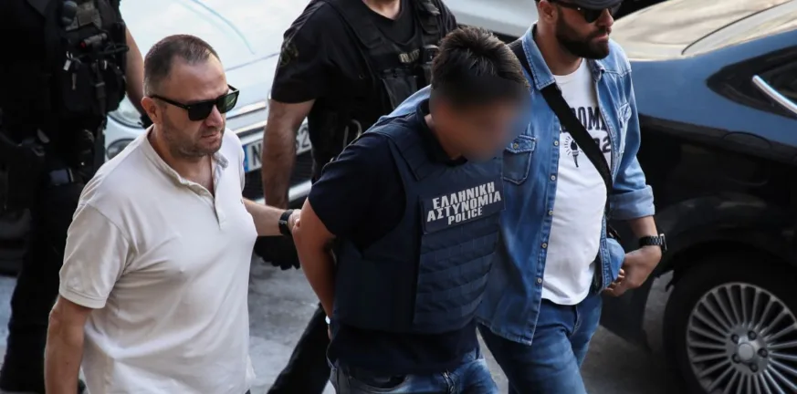 Θρίλερ με την αδελφοκτονία στη Θεσσαλονίκη: Το μυστήριο του κινήτρου - Πάλεψε πριν «σβήσει» η 59χρονη Θρίλερ με την αδελφοκτονία στη Θεσσαλονίκη: Το μυστήριο του κινήτρου - Πάλεψε πριν «σβήσει» η 59χρονη