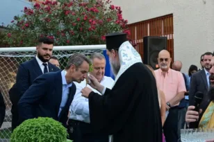Ο Κυριάκος Μητσοτάκης στον αγιασμό του 8ου Δημοτικού Νέας Φιλαδέλφειας ΦΩΤΟ