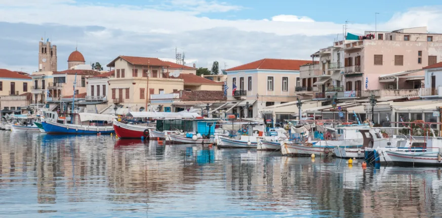 Μετέφεραν τραυματισμένη γυναίκα με ράσο παπά αντί φορείου! Τι συμβαίνει επιτέλους στην Αίγινα; Μετέφεραν τραυματισμένη γυναίκα με ράσο παπά αντί φορείου! Τι συμβαίνει επιτέλους στην Αίγινα;
