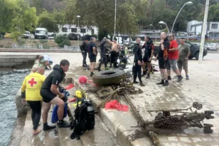 Υποθαλάσσιος καθαρισμός στο λιμάνι του Αιγίου – Από σίδερα μέχρι παιδικό καρότσι ΦΩΤΟ