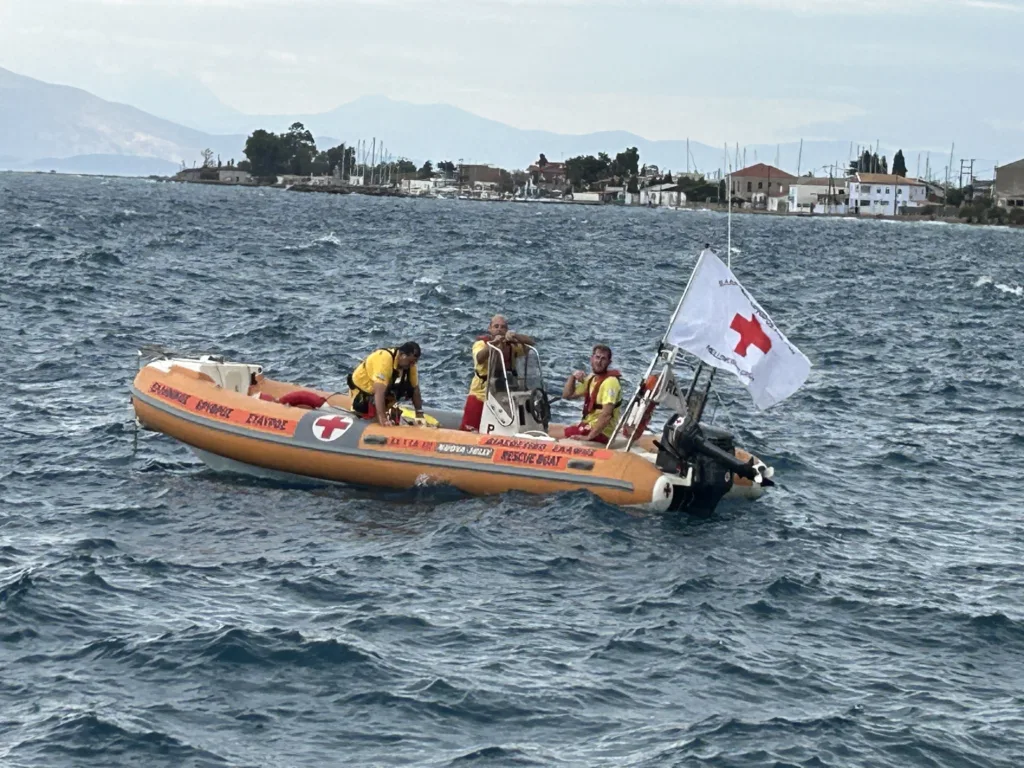 Υποθαλάσσιος καθαρισμός στο λιμάνι του Αιγίου - Από σίδερα μέχρι παιδικό καρότσι ΦΩΤΟ