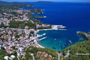 «Με χτύπησε και παρουσιάζεται ως θύμα», ο δήμαρχος Αλοννήσου για τον 70χρονο που του έριξε κουτουλιά