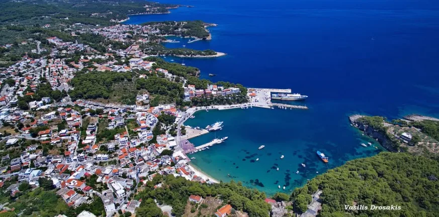 «Με χτύπησε και παρουσιάζεται ως θύμα», ο δήμαρχος Αλοννήσου για τον 70χρονο που του έριξε κουτουλιά «Με χτύπησε και παρουσιάζεται ως θύμα», ο δήμαρχος Αλοννήσου για τον 70χρονο που του έριξε κουτουλιά
