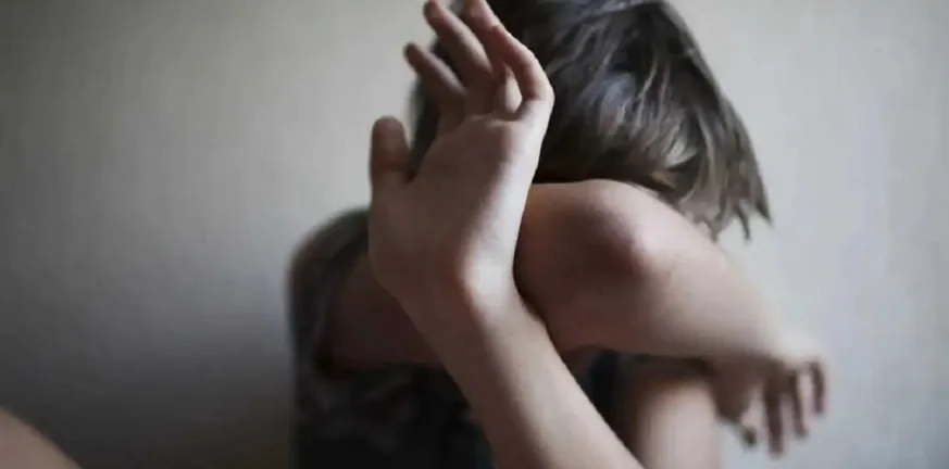 Λάρισα: 13χρονος κατηγορείται πως έφτιαξε με ΑΙ βίντεο παιδικής πορνογραφίας! Ένας 11χρονος το θύμα, τι ισχυρίστηκε