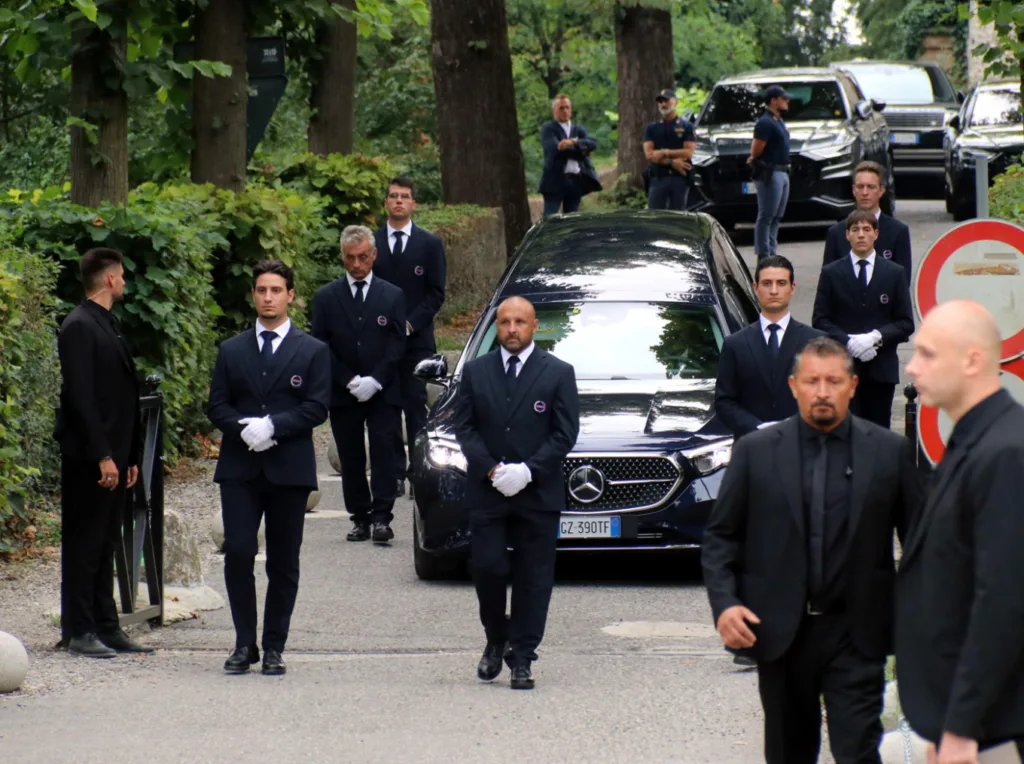 Βαρύ το κλίμα στο τελευταίο «αντίο» στον Giorgio Armani ΦΩΤΟ, ΒΙΝΤΕΟ