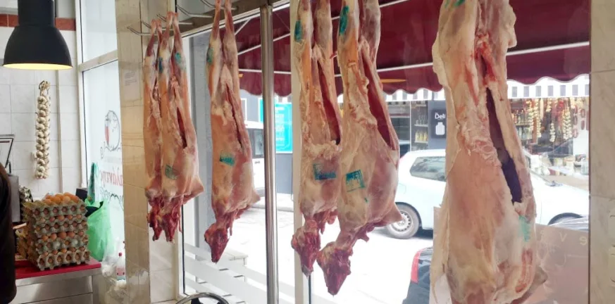 Πάτρα: Κρεοπωλεία χωρίς αρνί και κατσίκι - Κι αν υπήρχαν το κιλό θα κόστιζε 17 ευρώ! Πάτρα: Κρεοπωλεία χωρίς αρνί και κατσίκι - Κι αν υπήρχαν το κιλό θα κόστιζε 17 ευρώ!