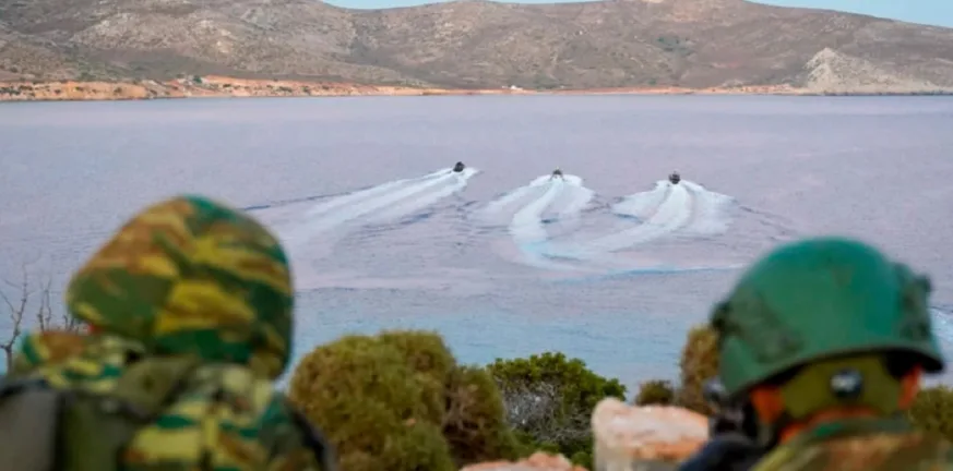 Επίδειξη ισχύος: Σενάριο ανακατάληψης βραχονησίδας στην αιφνιδιαστική άσκηση των Ενόπλων Δυνάμεων ΦΩΤΟ-ΒΙΝΤΕΟ
