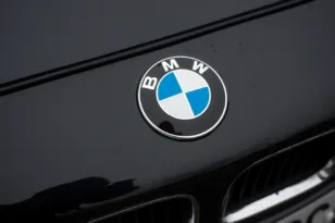 Η BMW ανακαλεί πάνω από 330.000 αυτοκίνητα για πρόβλημα στη μίζα – Σε ποιες χώρες
