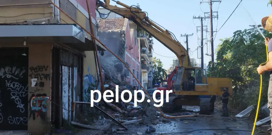 Πάτρα: Γκρεμίστηκε το πρώην «Χάραμα», τι χτίζεται ΦΩΤΟ - ΒΙΝΤΕΟ Πάτρα: Γκρεμίστηκε το πρώην «Χάραμα», τι χτίζεται ΦΩΤΟ - ΒΙΝΤΕΟ