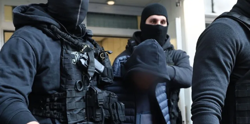 Παρίσταναν τους τεχνικούς και άδειαζαν σπίτια ηλικιωμένων: Στα χέρια της ΕΛΑΣ σπείρα με 45 χτυπήματα
