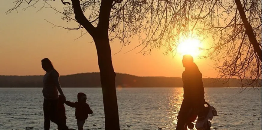 Το αδιέξοδο των γονέων και η βόμβα του δημογραφικού