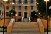 Γιατί η Δημοτική Αρχή Πάτρας καταγγέλλει την προσπάθεια των τραπεζιτών να μπουν στα σχολεία της πόλης