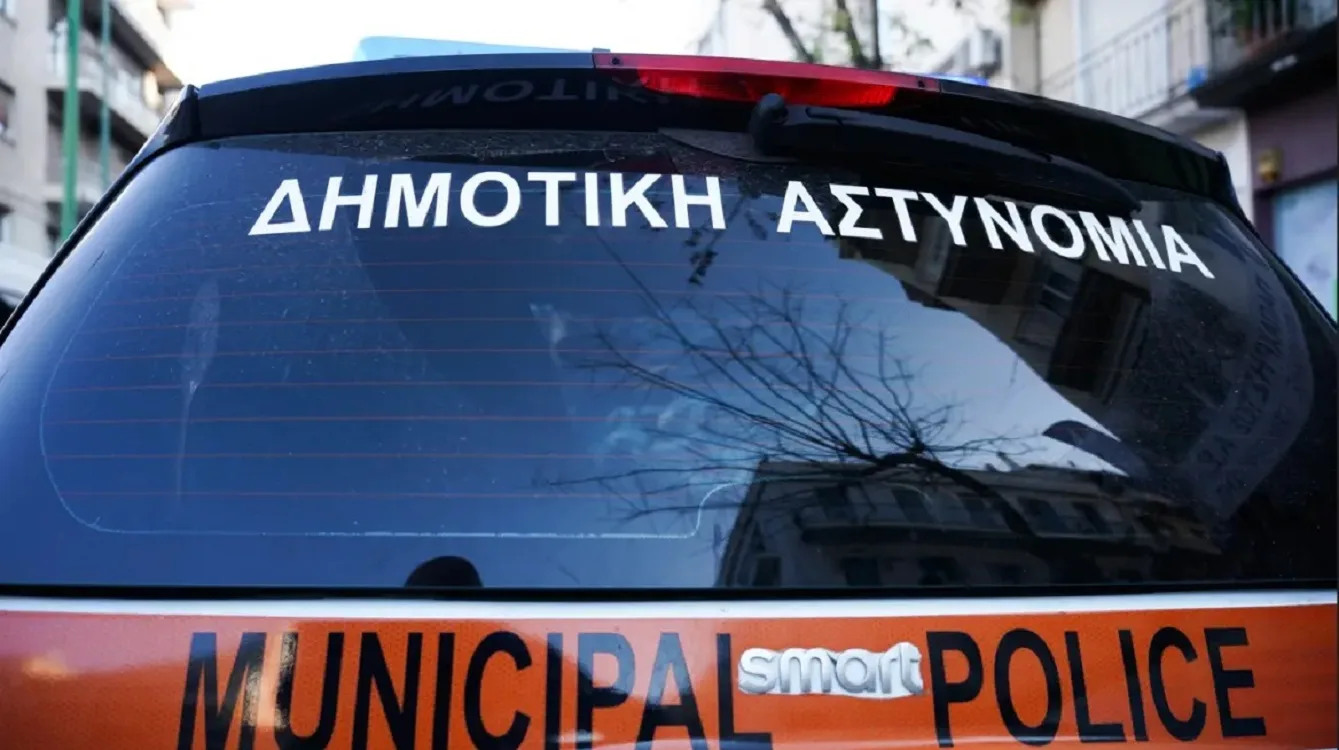 Πρόστιμο 500 ευρώ σε δημότη της Θεσσαλονίκης για ογκώδη απορρίμματα στο πεζοδρόμιο