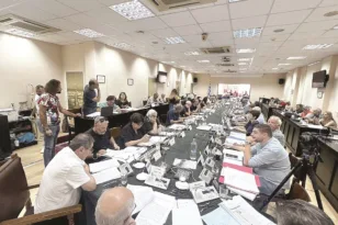 Πάτρα: Συνεδρίασε το Δημοτικό Συμβούλιο με κύριο θέμα τις πυρκαγιές – Τελικά έφταιγε το ΝΑΤΟ