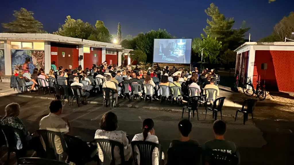 Πάτρα: 3.000 θεατές στο ταξίδι του Δημοτικού Κινητού Κινηματογράφου