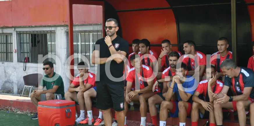 «Τύλιξαν» τον προπονητή της Παναχαϊκής σε μία κόλλα χαρτί! Ο λόγος