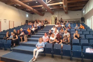 Αιγιάλεια: Αναλαμβάνουν καθήκοντα οι σχολικές καθαρίστριες – Υπέγραψαν τις συμβάσεις τους