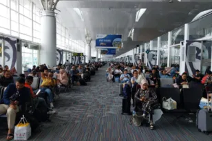Η νέα τάση στα αεροδρόμια για τους επιβάτες-Πως «γεμίζουν» τον χρόνο αναμονής